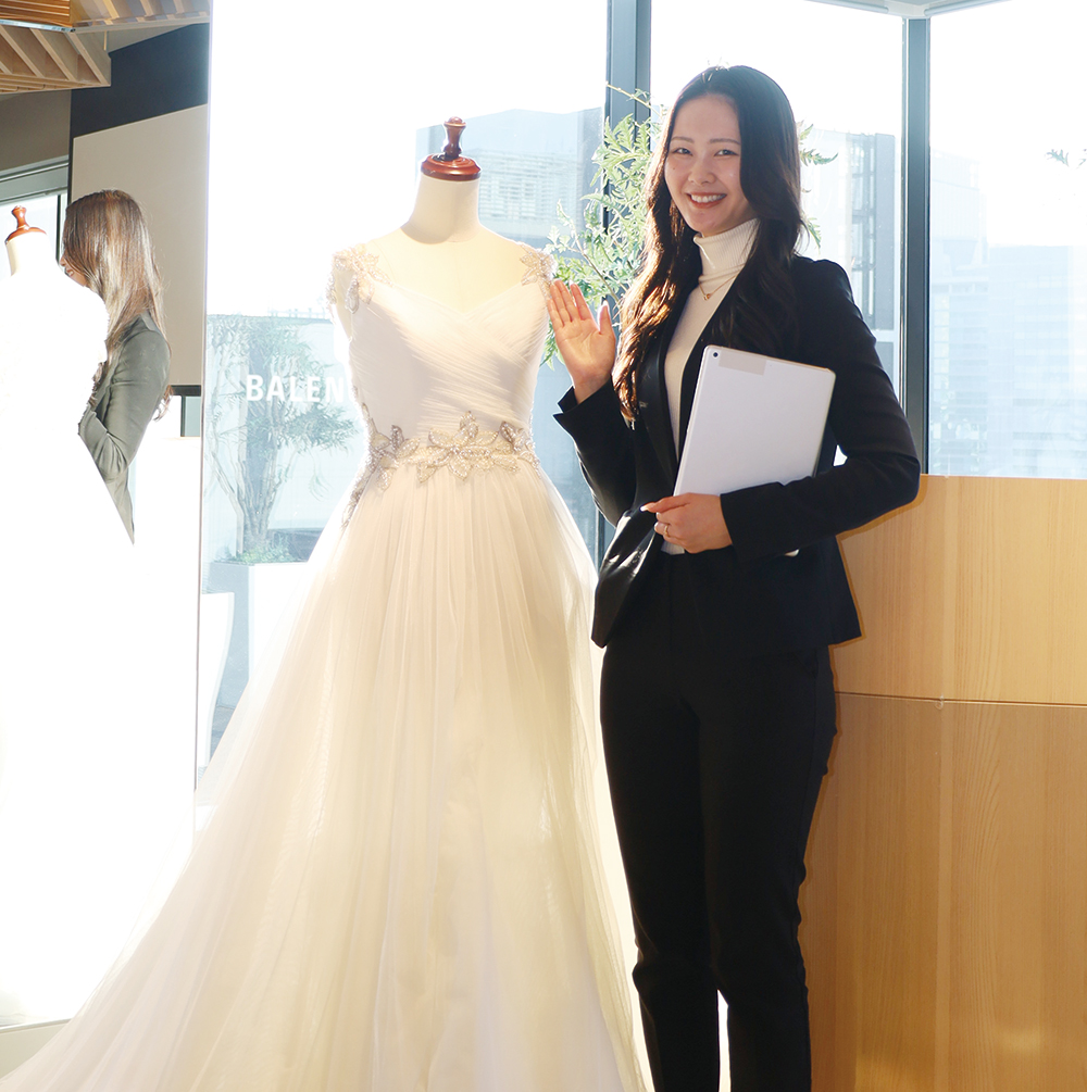 ウエディングプランナーは、女性としてかっこよく働きながら幸せを感じることのできる仕事です。 勤務先:バリューマネジメント