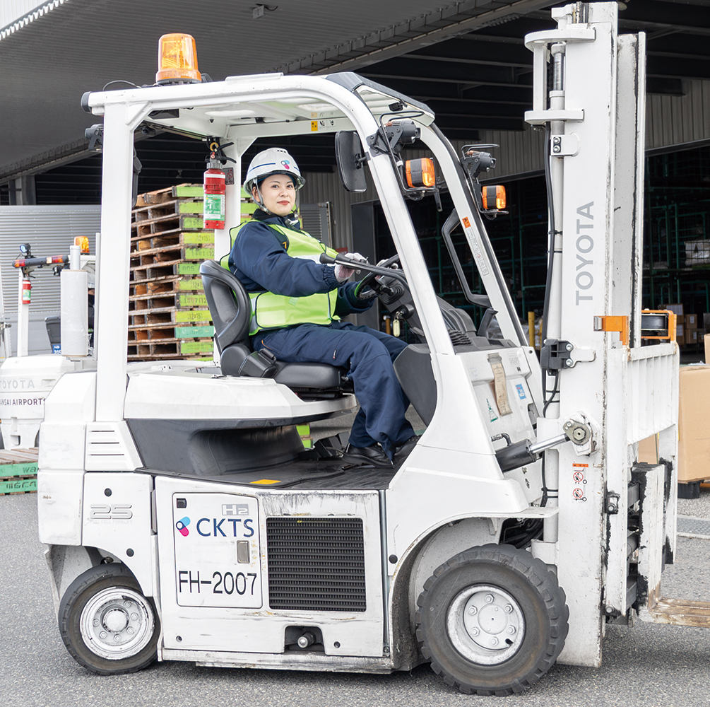 コロナ禍で航空業界への就職が厳しい時に、空港で働くという夢を駿台で実現しました。 勤務先：CKTS