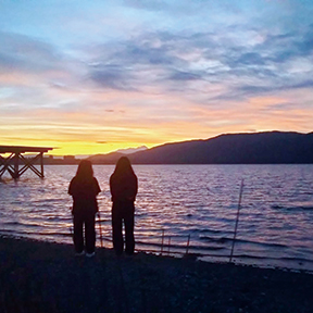 寮の前にある湖の夕焼け