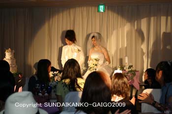 �x��ό����O��r�W�l�X���w�Z�@�u���C�_���R�[�X